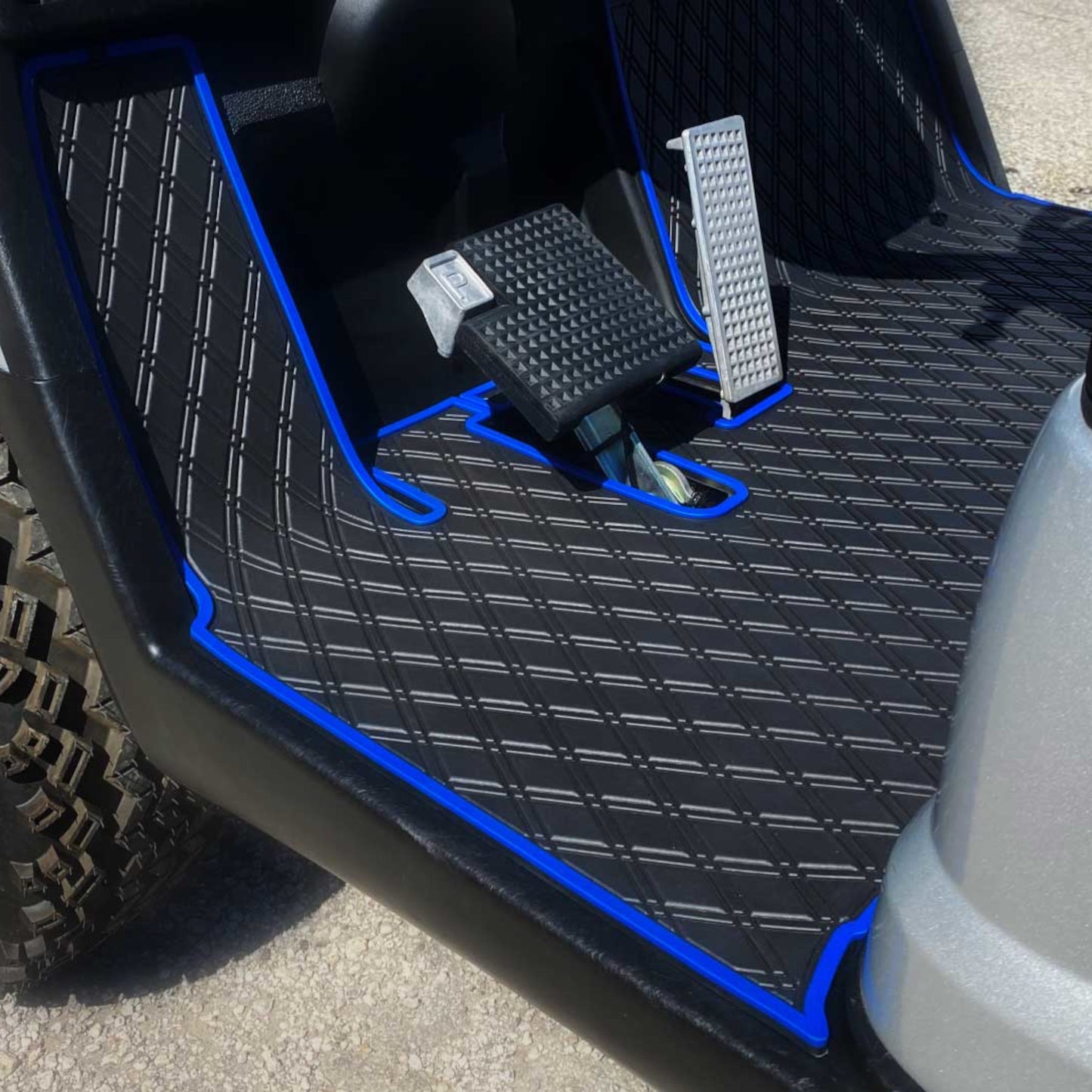 Xtreme Mats Full-Coverage Golf Cart Floor Mat | Yamaha Drive2 QuieTech EFI (2017+) / UMAX Rally – Black/Blue